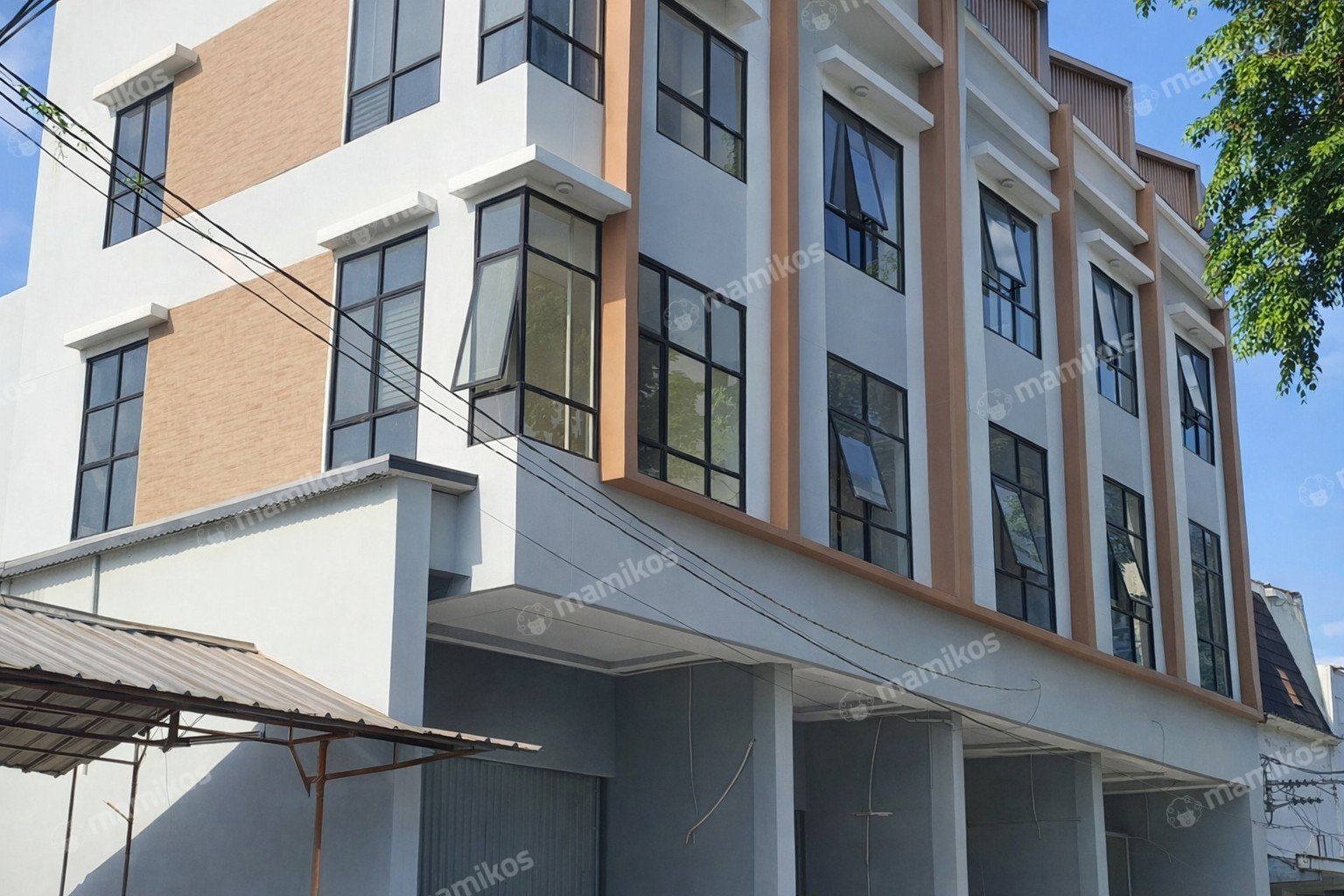 Rumah Sertifikat SHM 1 Kamar Tidur 4 Kamar Mandi Taman Ratu Jakarta Barat