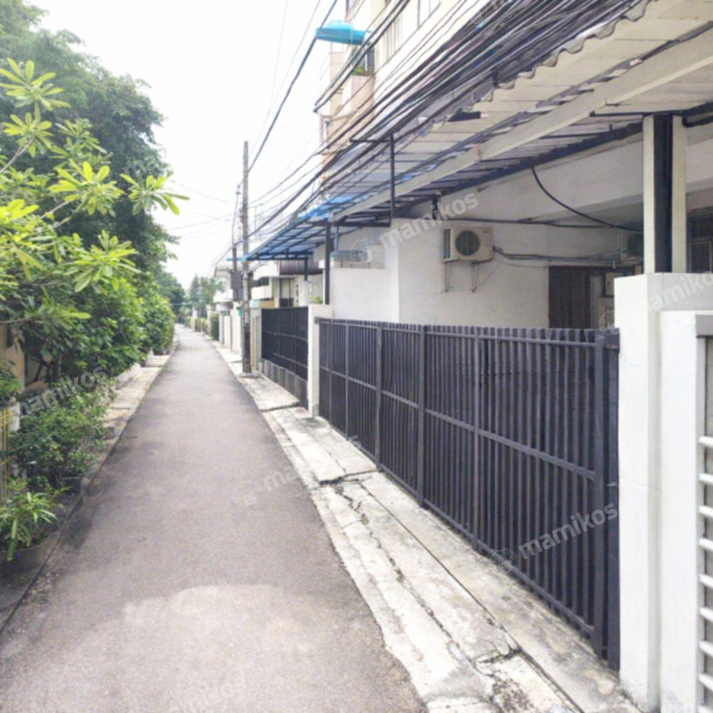 Rumah Sertifikat SHM 4 Kamar Tidur 4 Kamar Mandi Tomang Jakarta Barat - Photo 3