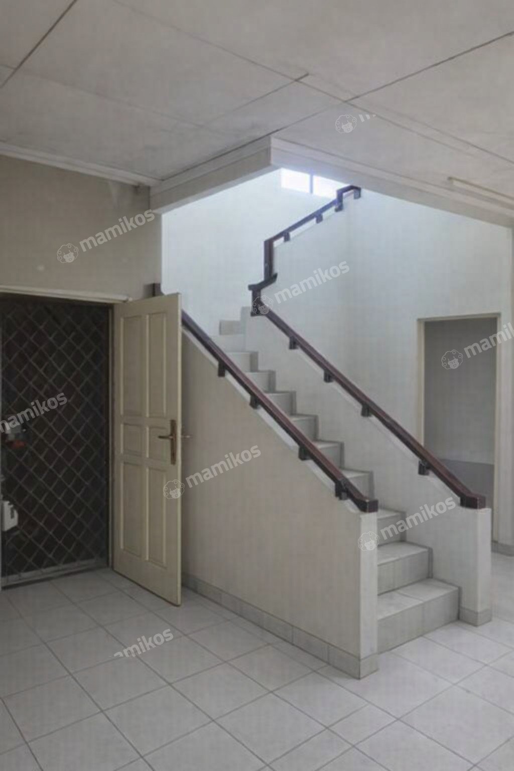 Rumah Sertifikat SHM 5 Kamar Tidur 3 Kamar Mandi Taman Surya Jakarta Barat - Photo 2