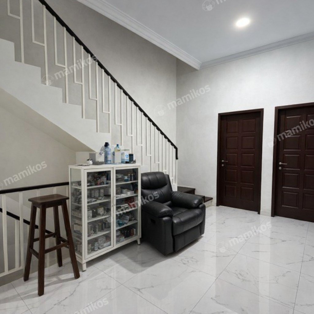 Rumah Sertifikat SHM 5 Kamar Tidur 5 Kamar Mandi Kebon Jeruk Jakarta Barat - Photo 4