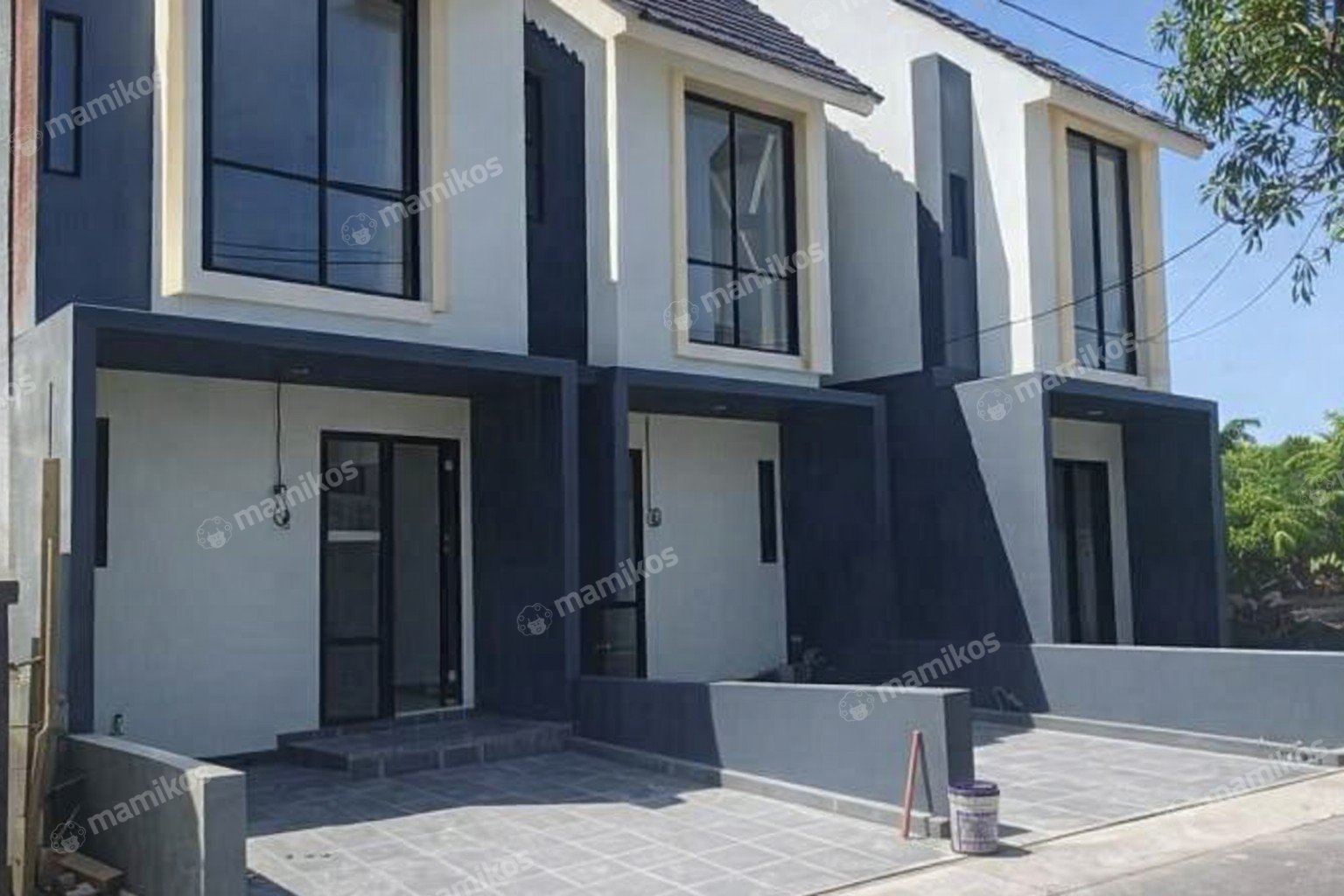 Rumah Sertifikat SHM 3 Kamar Tidur 3 Kamar Mandi Taman Surya Jakarta Barat