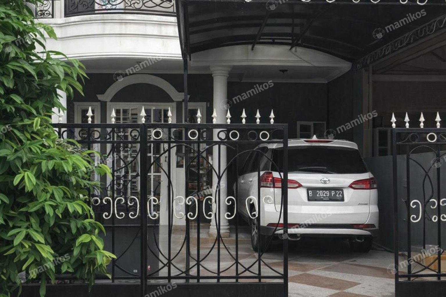 Rumah Sertifikat SHM 4 Kamar Tidur 3 Kamar Mandi Taman Surya Jakarta Barat