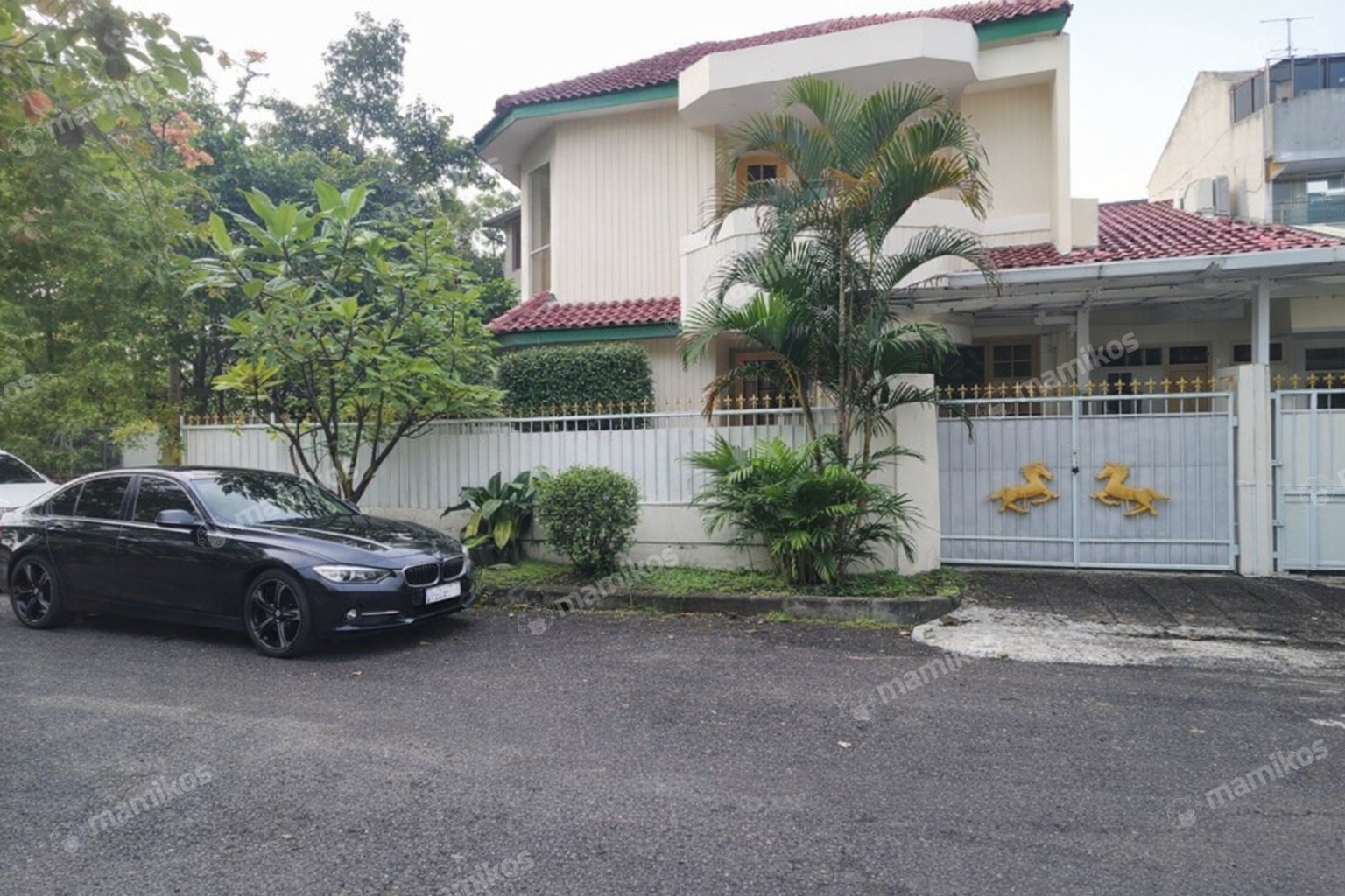 Rumah Sertifikat SHM 6 Kamar Tidur 4 Kamar Mandi Intercon Jakarta Barat