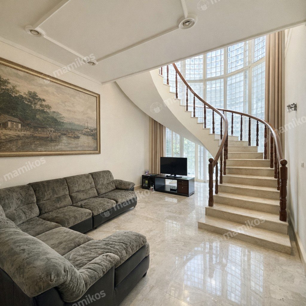 Rumah Sertifikat SHM 3 Kamar Tidur 3 Kamar Mandi Pondok Indah Jakarta Selatan - Photo 4