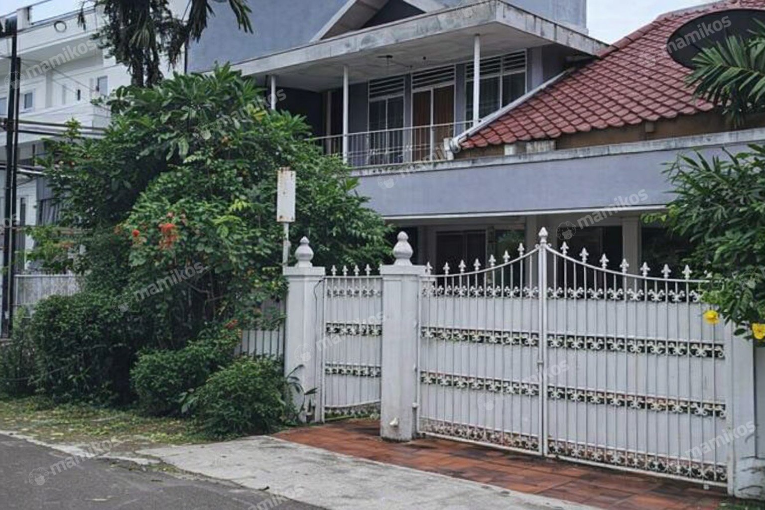 Rumah Sertifikat SHM 5 Kamar Tidur 4 Kamar Mandi Senopati Jakarta Selatan