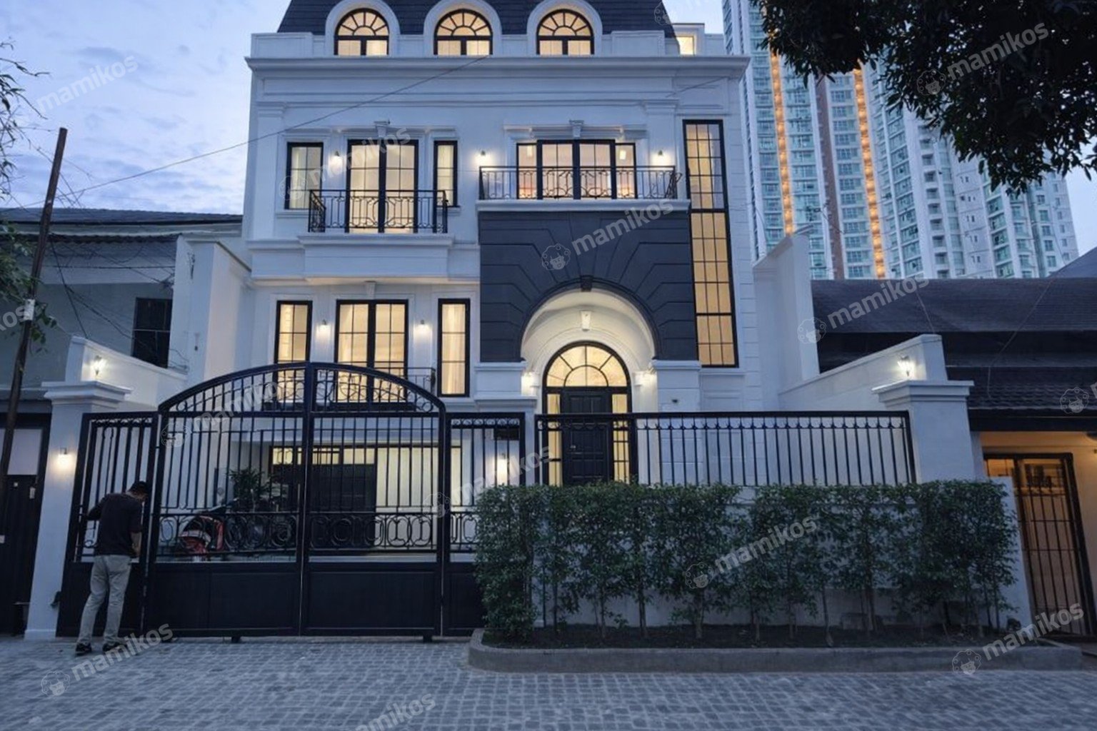 Rumah Sertifikat SHM 4 Kamar Tidur 6 Kamar Mandi Kebayoran Baru Jakarta Selatan