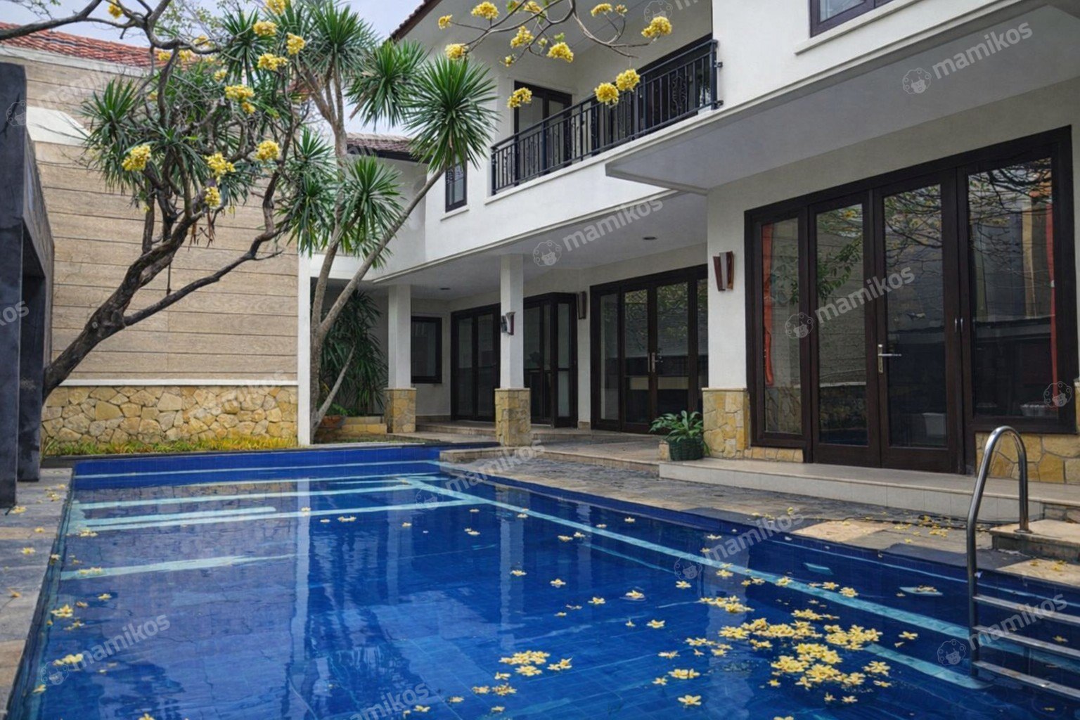 Rumah Sertifikat SHM 5 Kamar Tidur 4 Kamar Mandi Kemang Jakarta Selatan