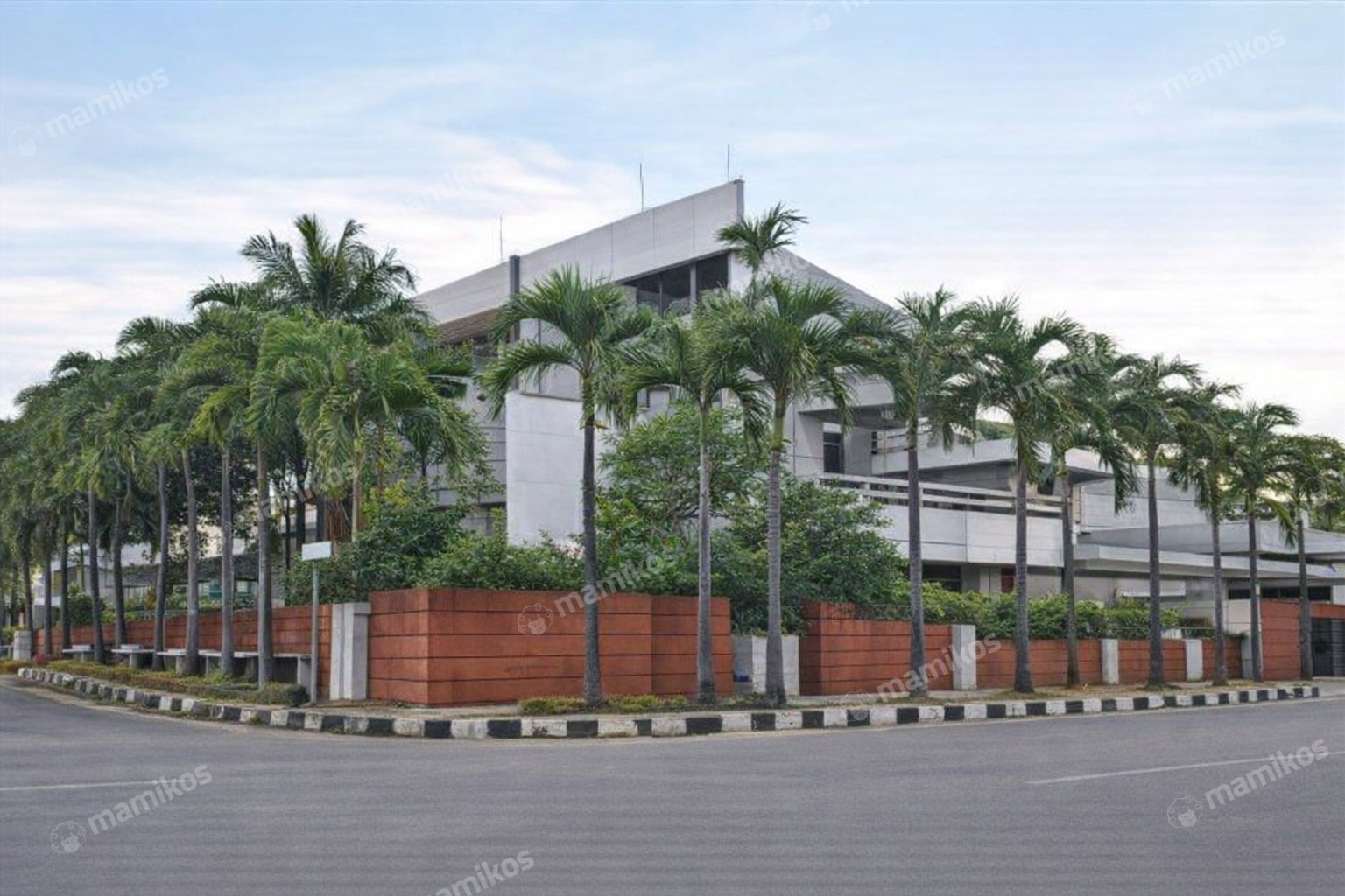 Rumah Sertifikat SHM 5 Kamar Tidur 3 Kamar Mandi Sunrise Garden Jakarta Barat - Photo 3
