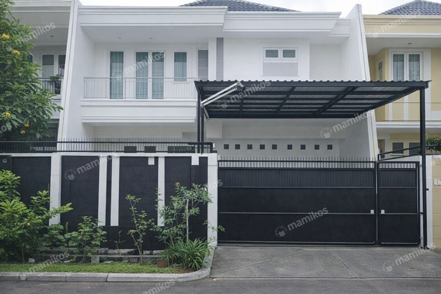 Rumah Sertifikat SHM 4 Kamar Tidur 4 Kamar Mandi Intercon Jakarta Barat