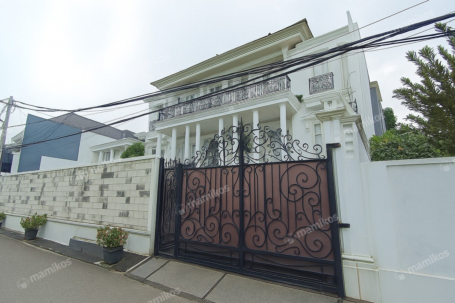 Rumah Sertifikat SHM 4 Kamar Tidur 5 Kamar Mandi Gandaria Jakarta Selatan