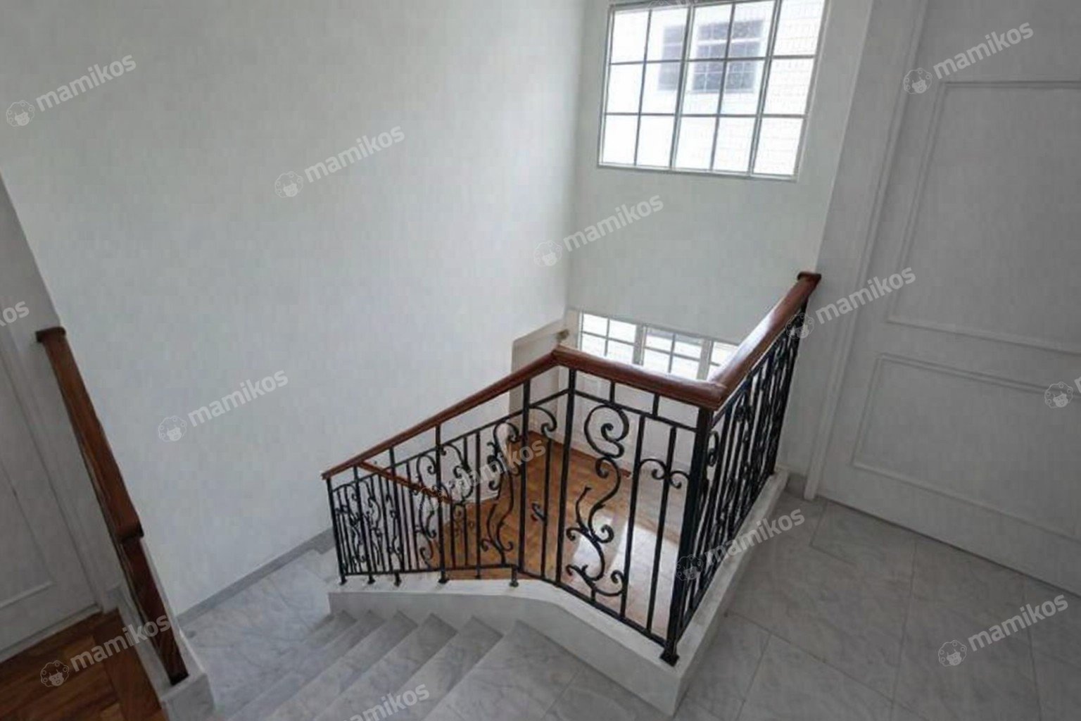 Rumah Sertifikat SHM 4 Kamar Tidur 3 Kamar Mandi Legenda Wisata Jakarta Timur - Photo 2