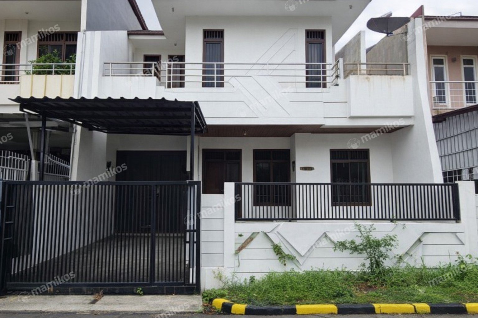Rumah Sertifikat SHM 3 Kamar Tidur 2 Kamar Mandi Intercon Jakarta Barat