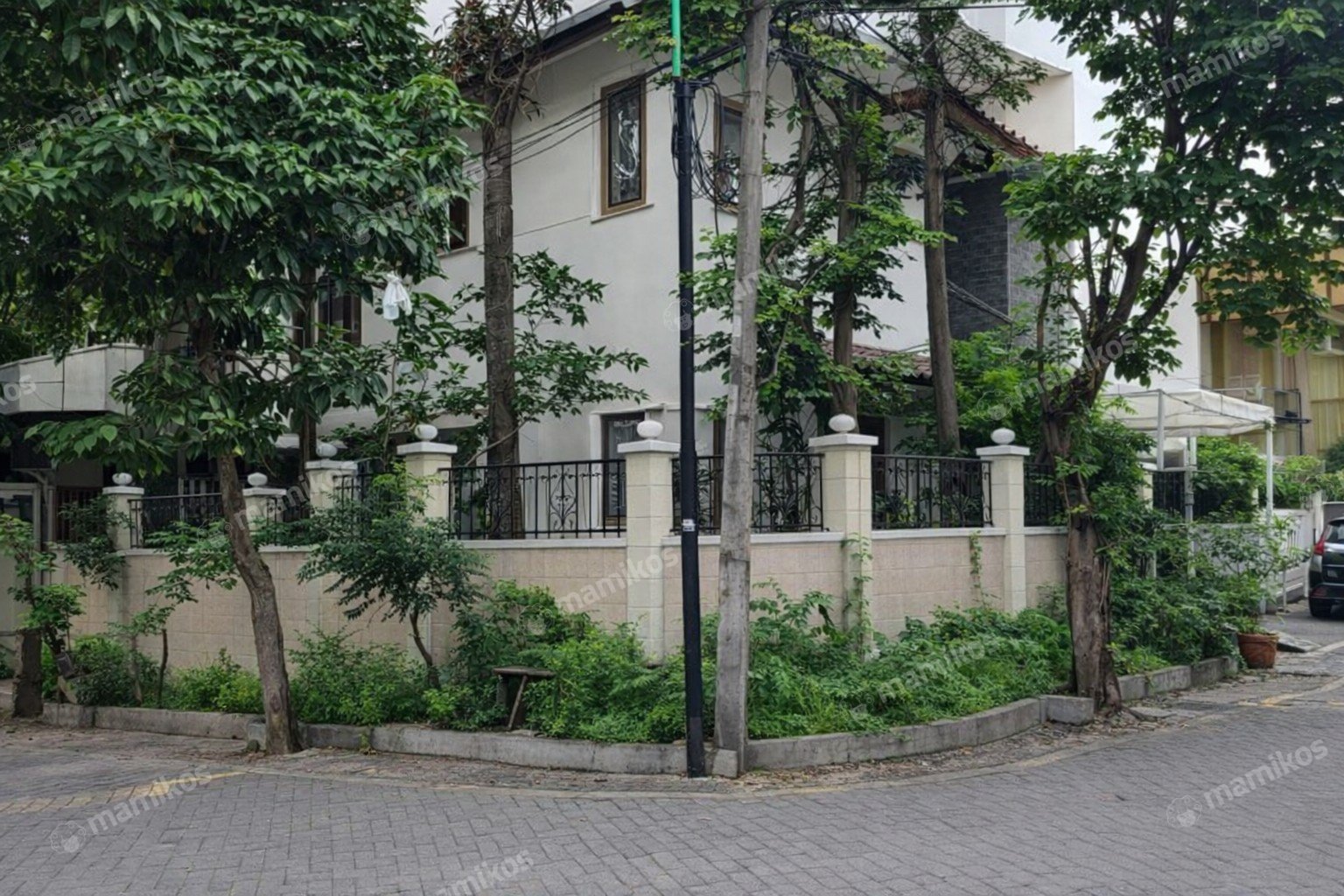 Rumah Sertifikat SHM 6 Kamar Tidur 5 Kamar Mandi Taman Surya Jakarta Barat