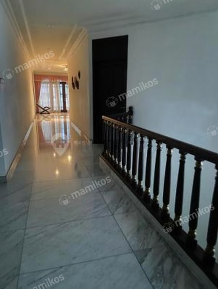 Rumah Sertifikat SHM 4 Kamar Tidur 4 Kamar Mandi Menteng Jakarta Pusat - Photo 2