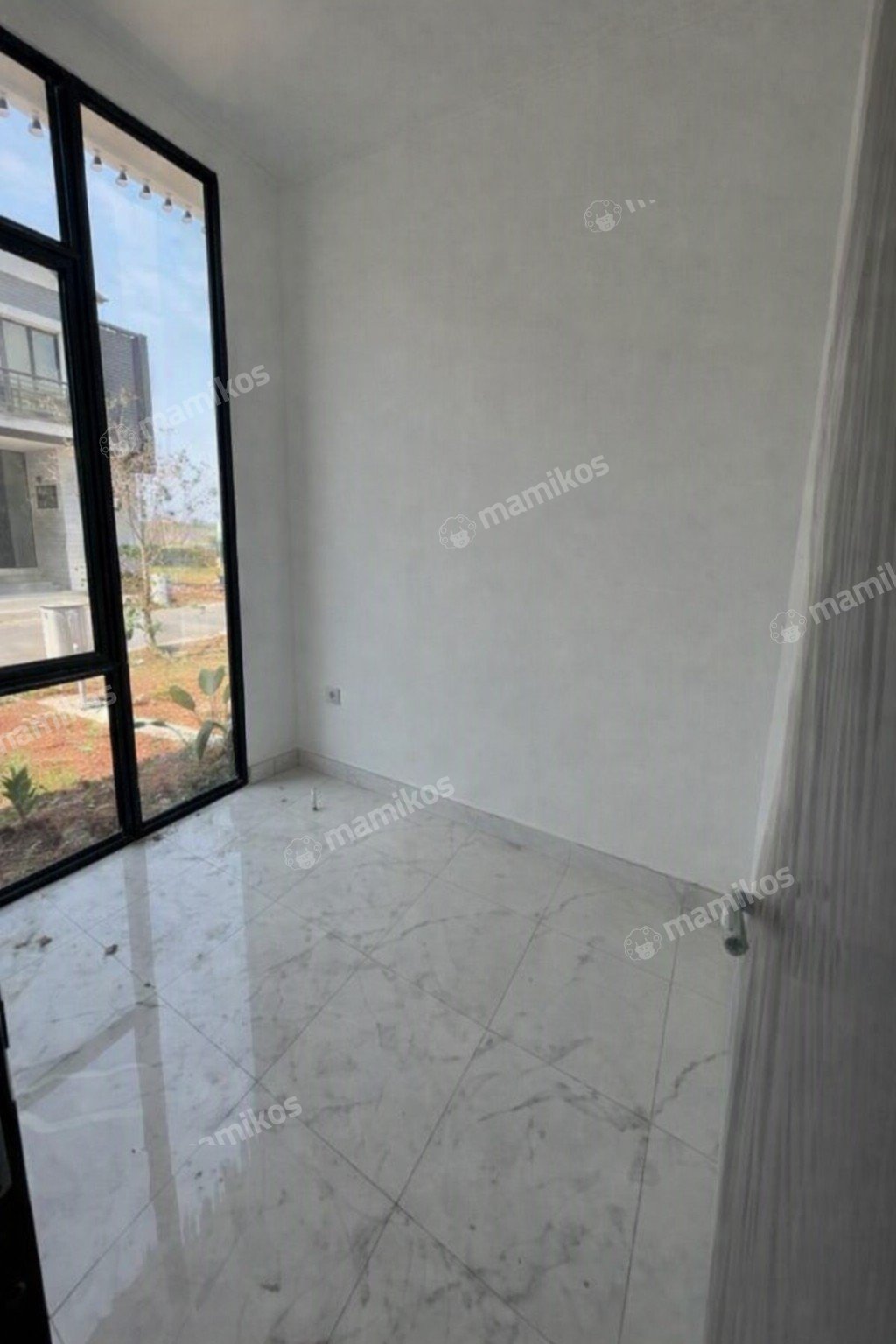 Rumah Sertifikat SHM 4 Kamar Tidur 4 Kamar Mandi Pantai Indah Kapuk 2 Jakarta Utara - Photo 4