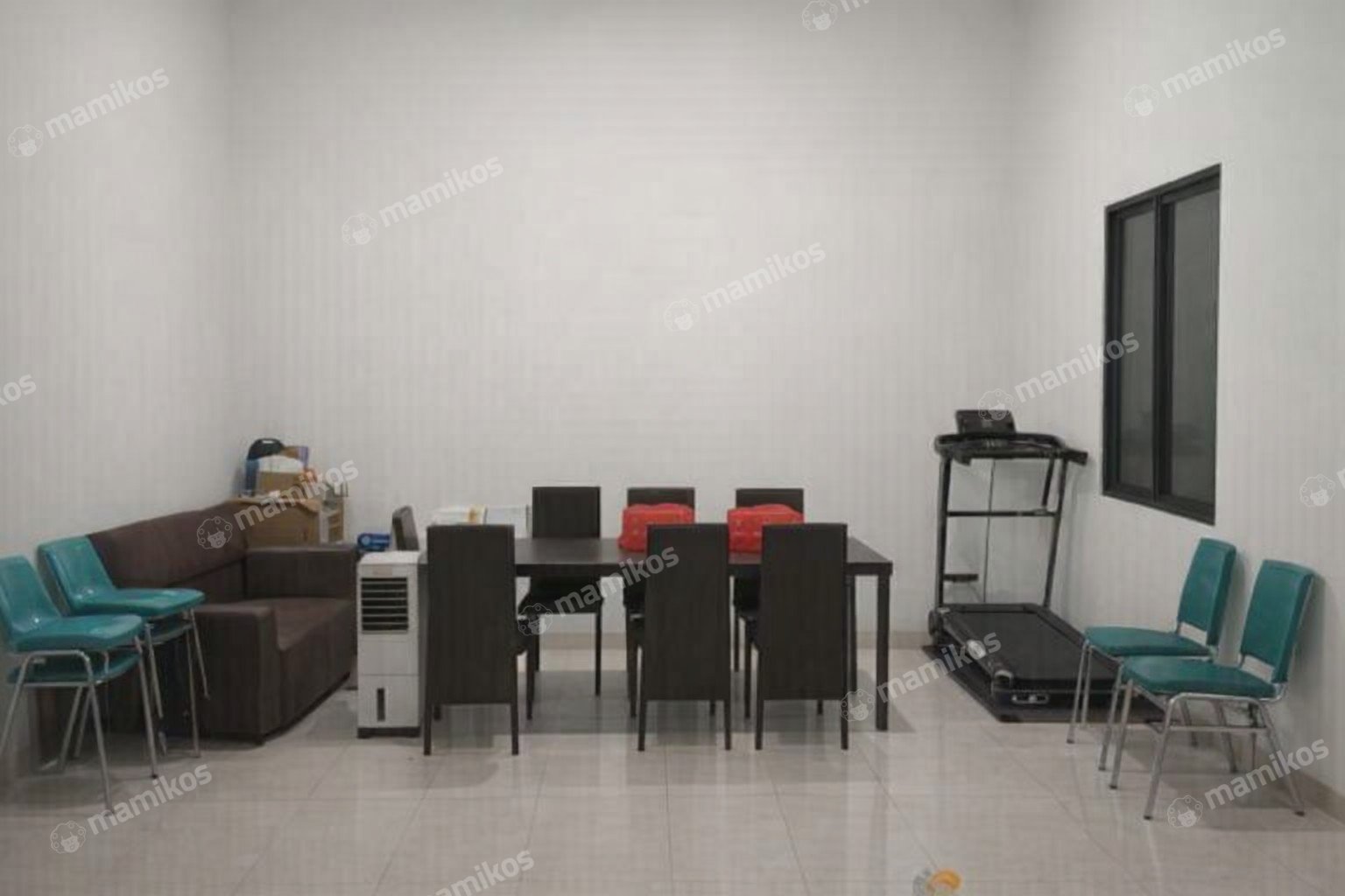 Rumah Sertifikat SHM 60 Kamar Tidur 5 Kamar Mandi Taman Surya Jakarta Barat - Photo 2