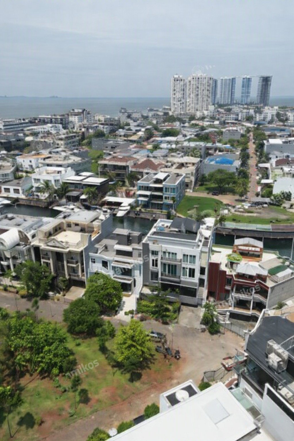 Rumah Sertifikat SHM 9 Kamar Tidur 7 Kamar Mandi Pantai Indah Kapuk Jakarta Utara - Photo 3