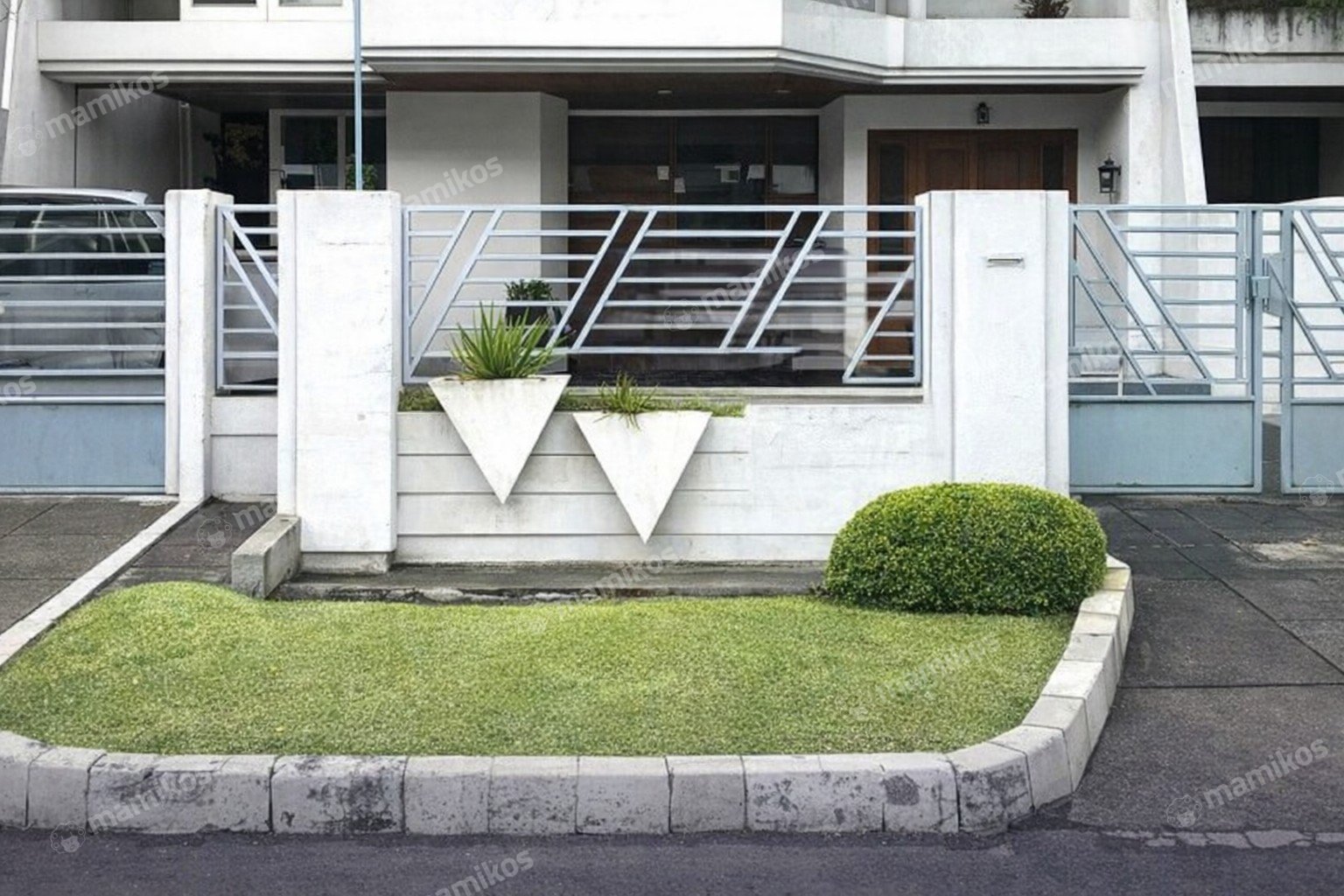 Rumah Sertifikat SHM 6 Kamar Tidur 4 Kamar Mandi Intercon Jakarta Barat