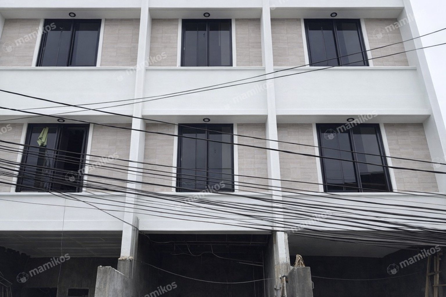 Rumah Sertifikat SHM 4 Kamar Tidur 4 Kamar Mandi Tanjung Duren Jakarta Barat