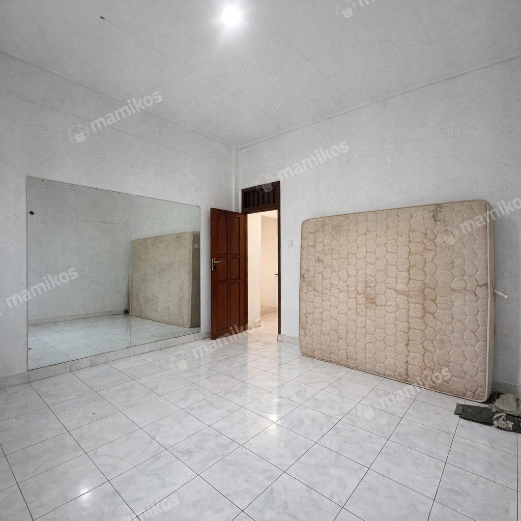 Rumah Sertifikat SHM 3 Kamar Tidur 3 Kamar Mandi Senopati Jakarta Selatan - Photo 4