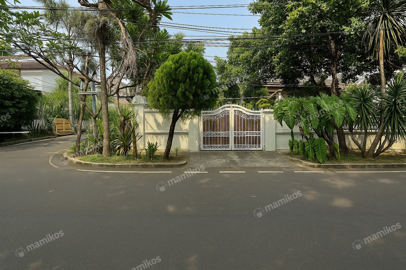 Rumah Sertifikat SHM 6 Kamar Tidur 4 Kamar Mandi Pulomas Jakarta Timur