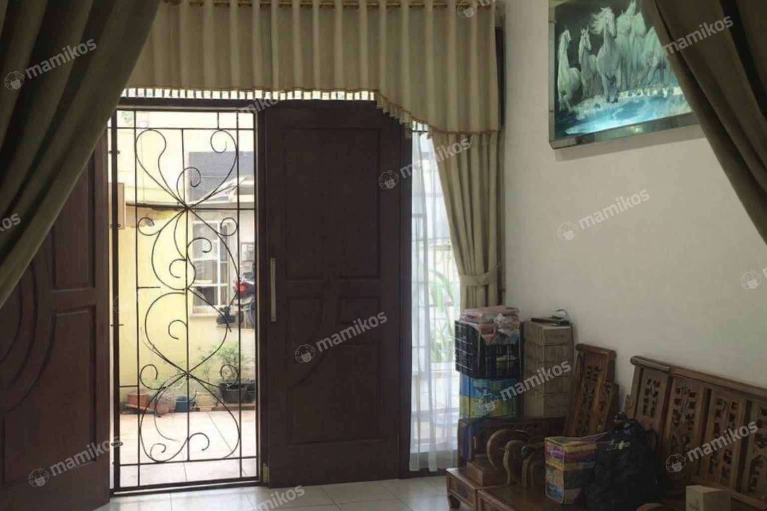 Rumah Sertifikat SHM 4 Kamar Tidur 3 Kamar Mandi Taman Palem Jakarta Barat