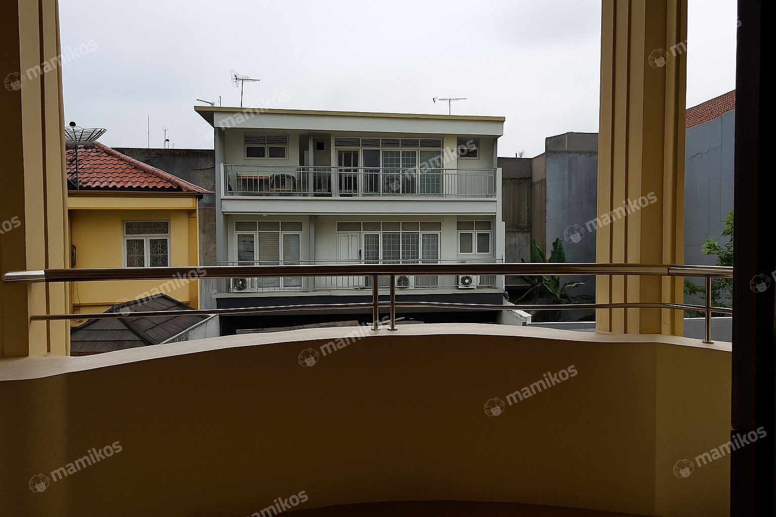 Rumah Sertifikat SHM 4 Kamar Tidur 3 Kamar Mandi Taman Palem Jakarta Barat - Photo 4