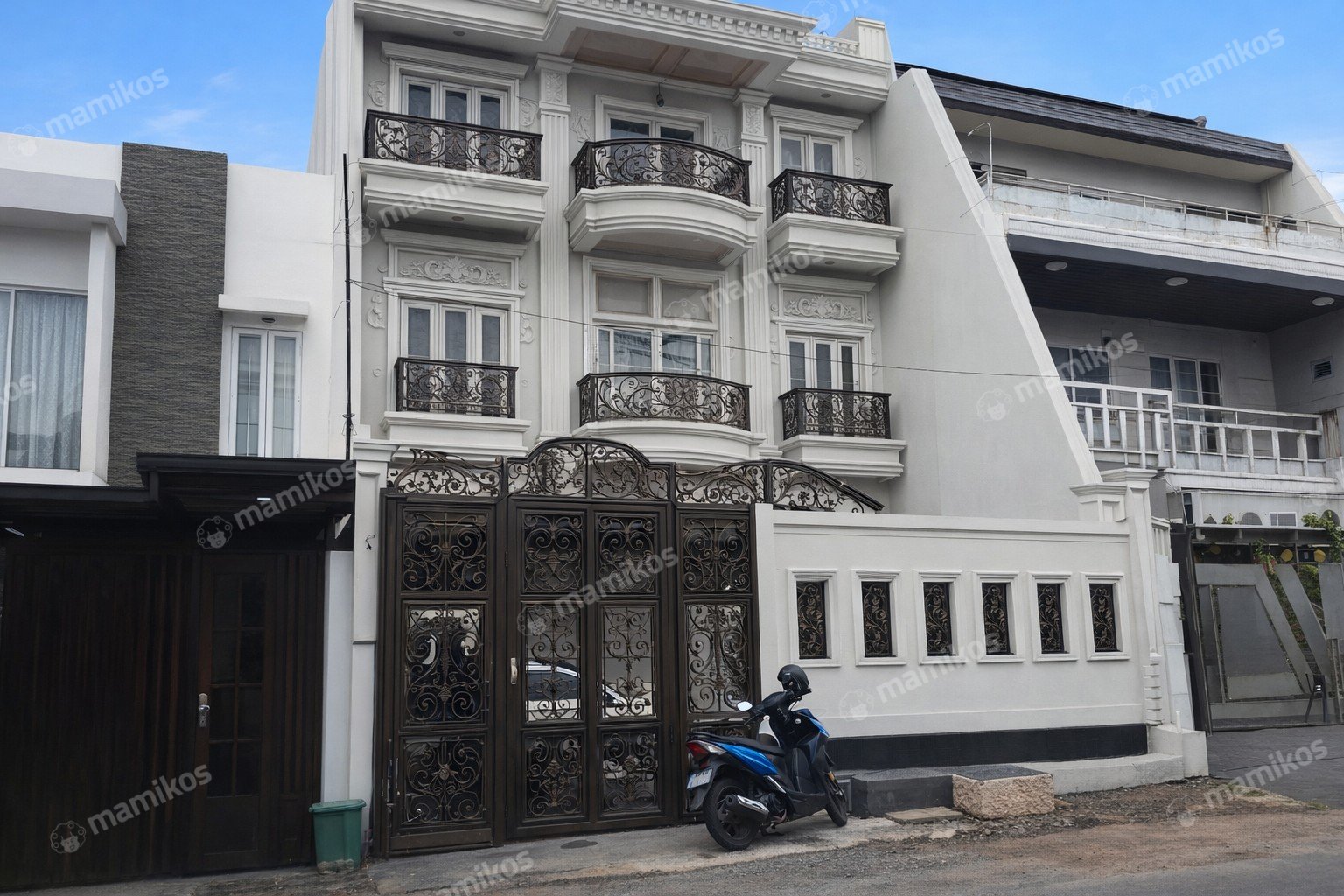Rumah Sertifikat SHM 7 Kamar Tidur 4 Kamar Mandi Kelapa Gading Jakarta Utara