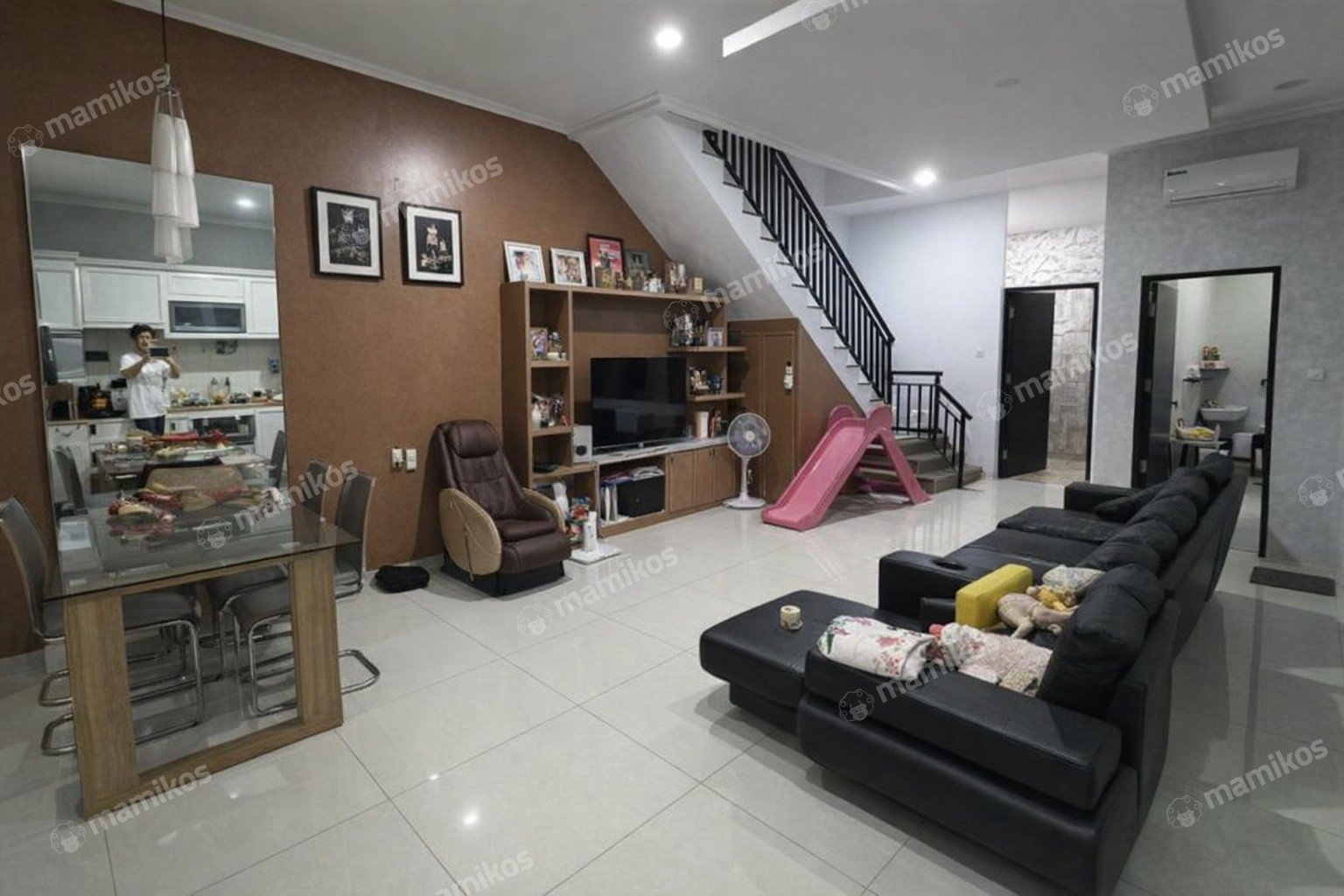 Rumah Sertifikat SHM 4 Kamar Tidur 3 Kamar Mandi Taman Surya Jakarta Barat