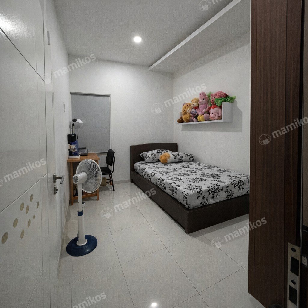 Rumah Sertifikat SHM 4 Kamar Tidur 3 Kamar Mandi Taman Surya Jakarta Barat - Photo 3