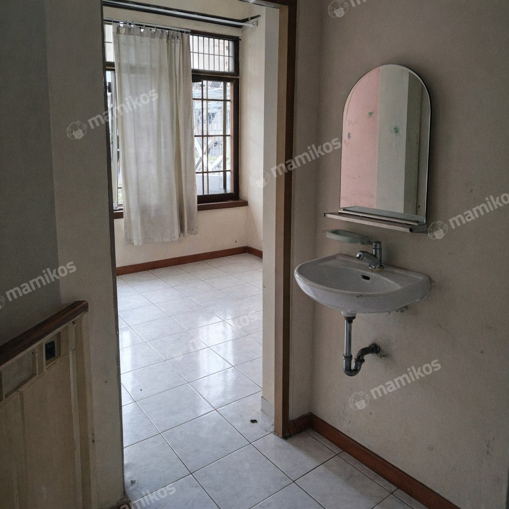 Rumah Sertifikat SHM 5 Kamar Tidur 3 Kamar Mandi Tomang Jakarta Barat - Photo 4