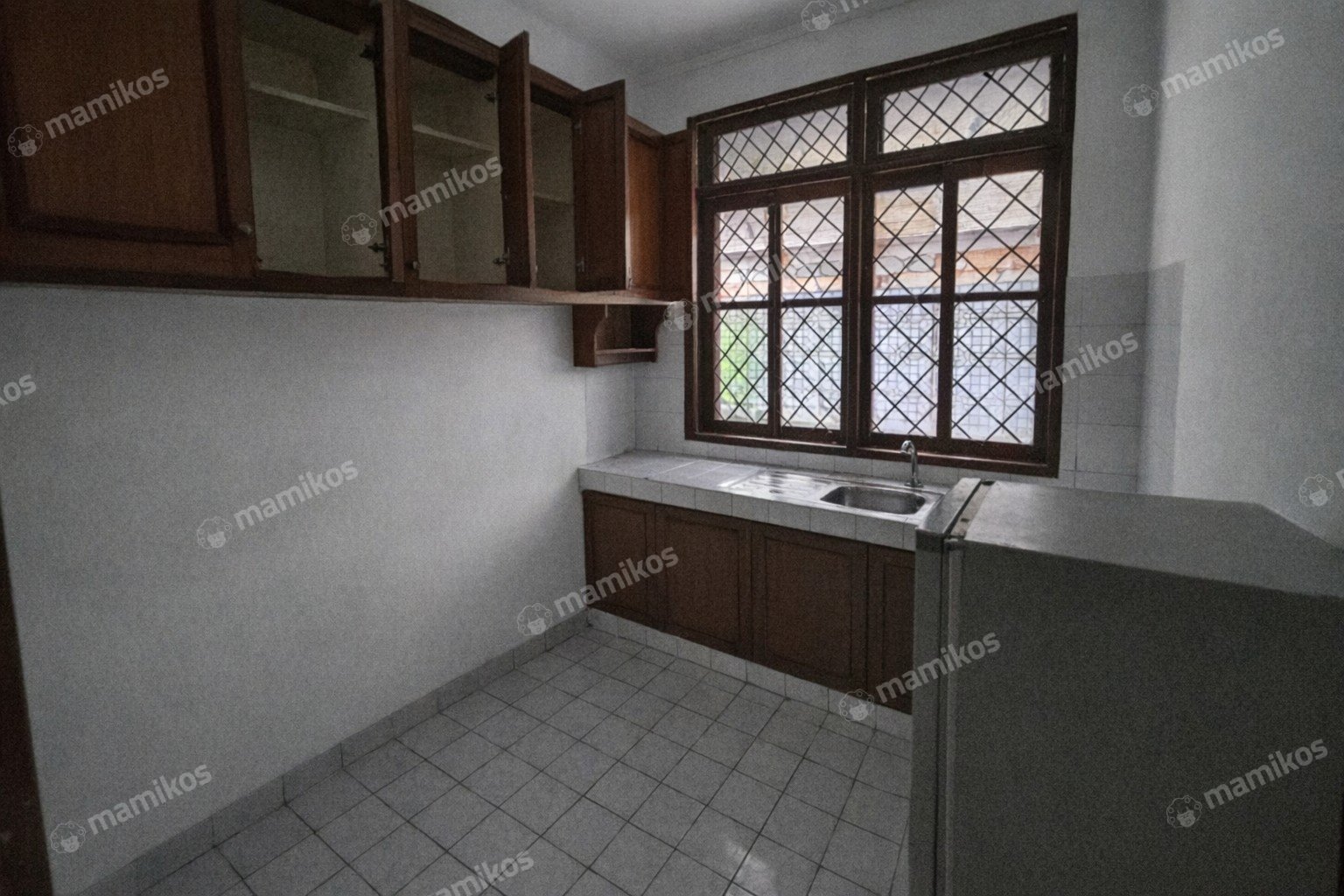 Rumah Sertifikat SHM 3 Kamar Tidur 3 Kamar Mandi Cirendeu Jakarta Selatan - Photo 4