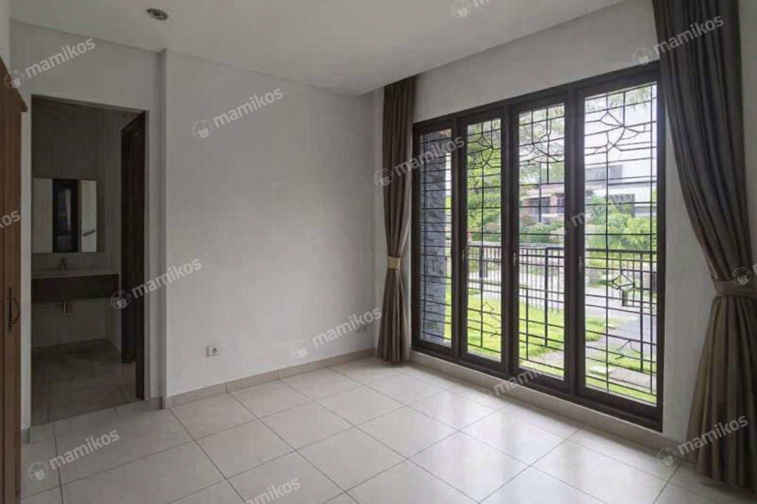 Rumah Sertifikat SHM 5 Kamar Tidur 5 Kamar Mandi Citra Grand Jakarta Timur - Photo 5