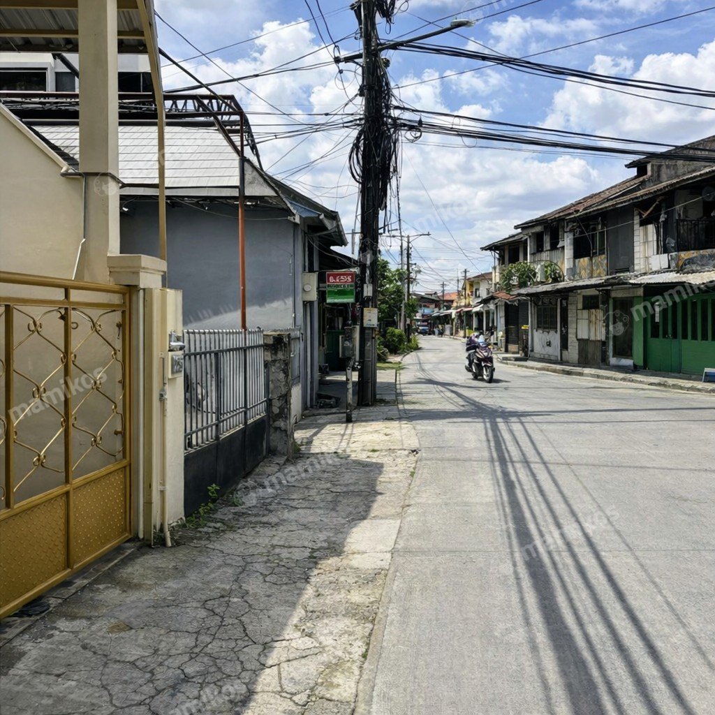 Rumah Sertifikat SHM 4 Kamar Tidur 2 Kamar Mandi Matraman Jakarta Timur - Photo 2