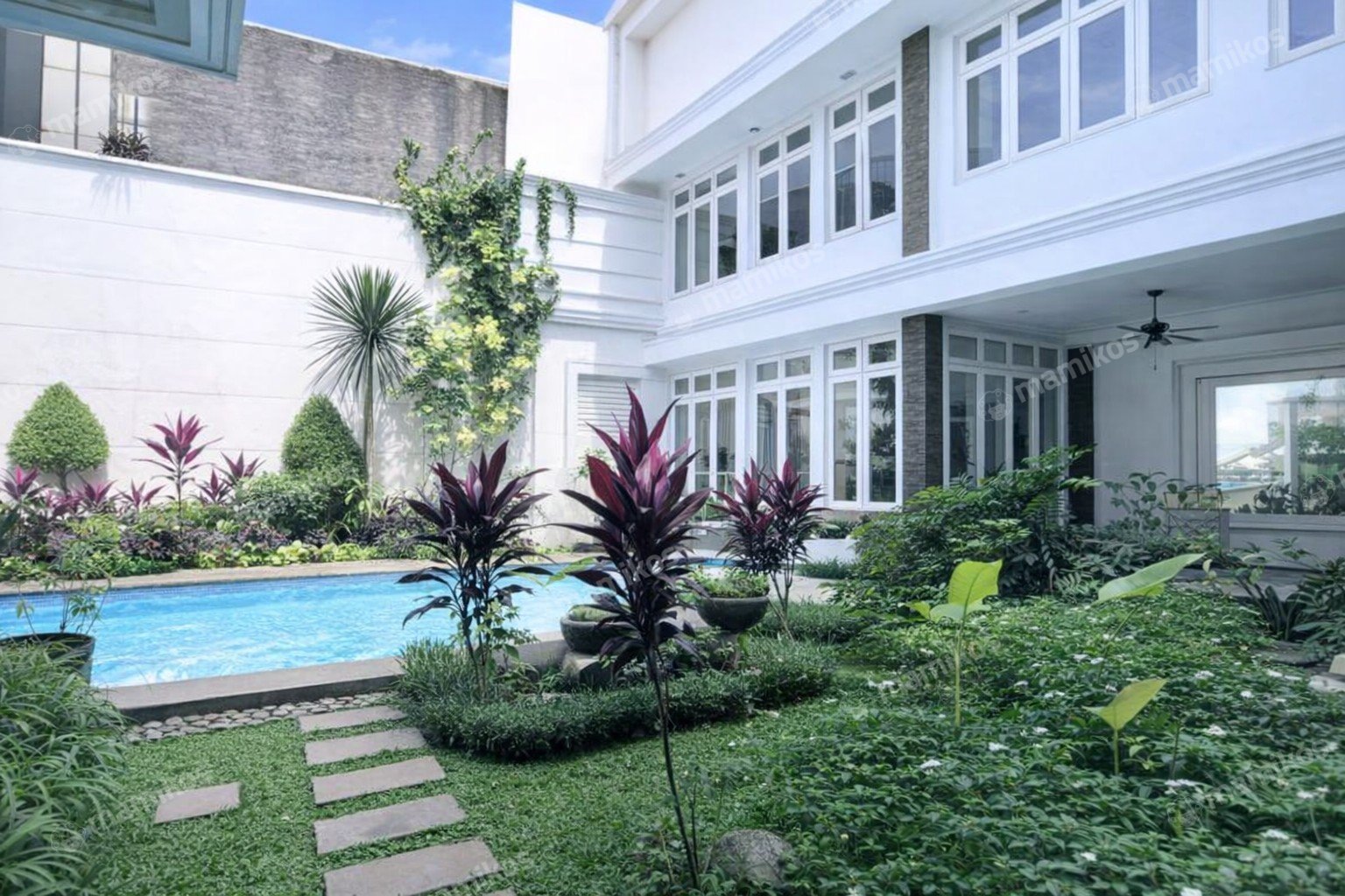 Rumah Sertifikat SHM 6 Kamar Tidur 6 Kamar Mandi Kemang Jakarta Selatan