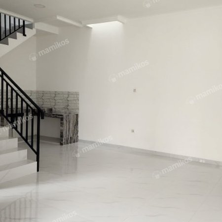 Rumah Sertifikat SHM 3 Kamar Tidur 3 Kamar Mandi Green Lake City Jakarta Barat - Photo 2