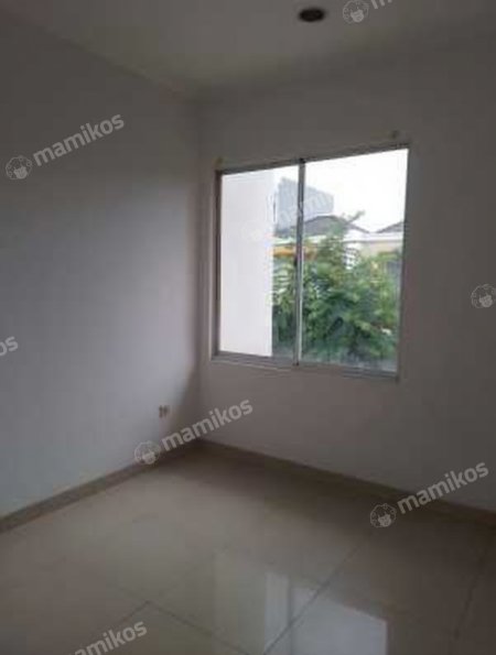 Rumah Sertifikat SHM 3 Kamar Tidur 3 Kamar Mandi Green Lake City Jakarta Barat - Photo 3