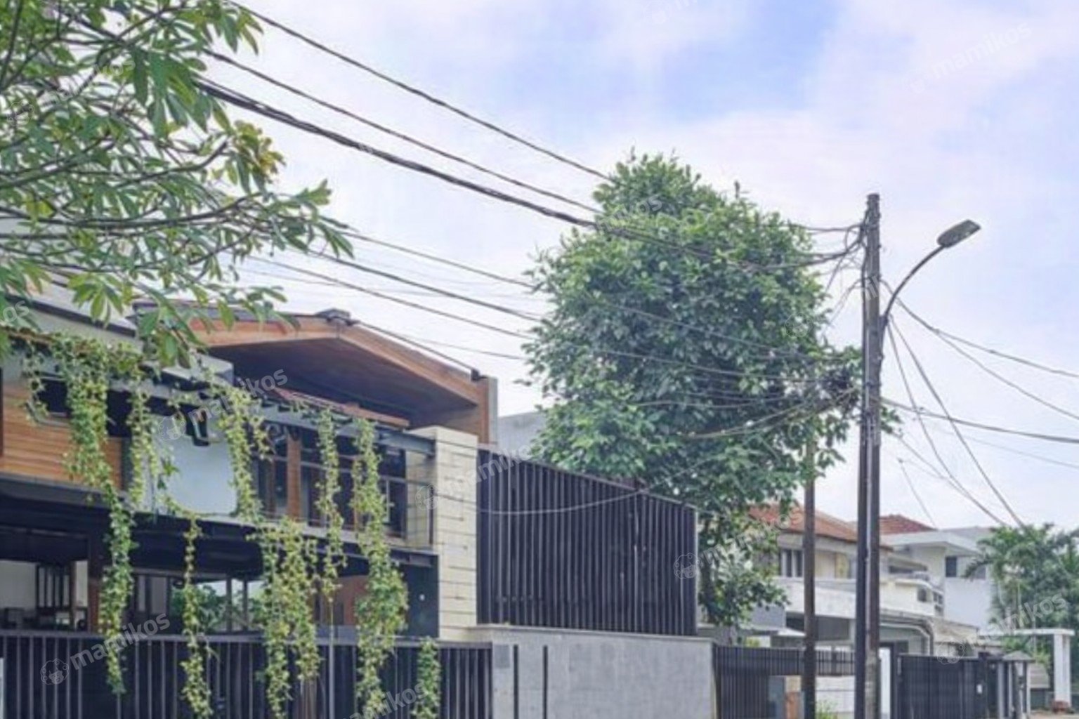 Rumah Sertifikat SHM 3 Kamar Tidur 3 Kamar Mandi Gandaria Jakarta Selatan