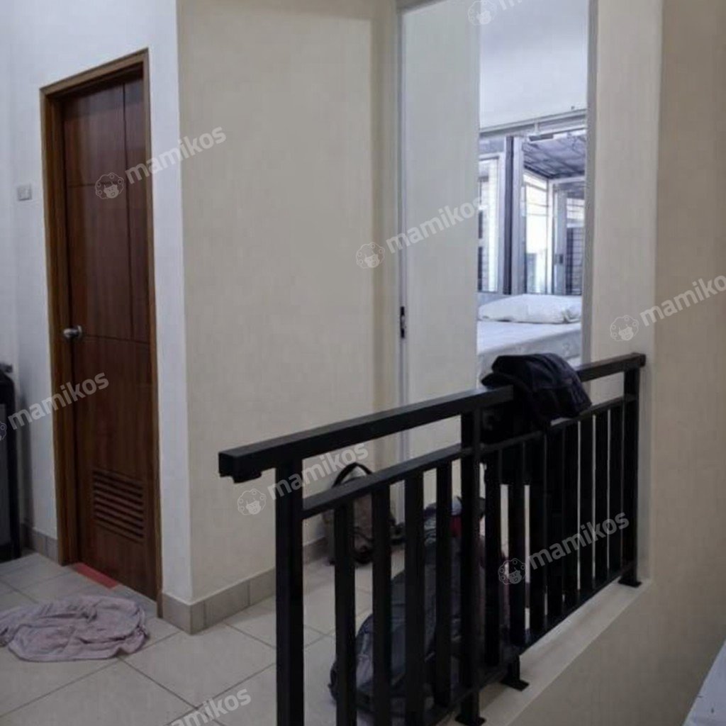 Rumah Sertifikat SHM 3 Kamar Tidur 3 Kamar Mandi Taman Surya Jakarta Barat - Photo 2