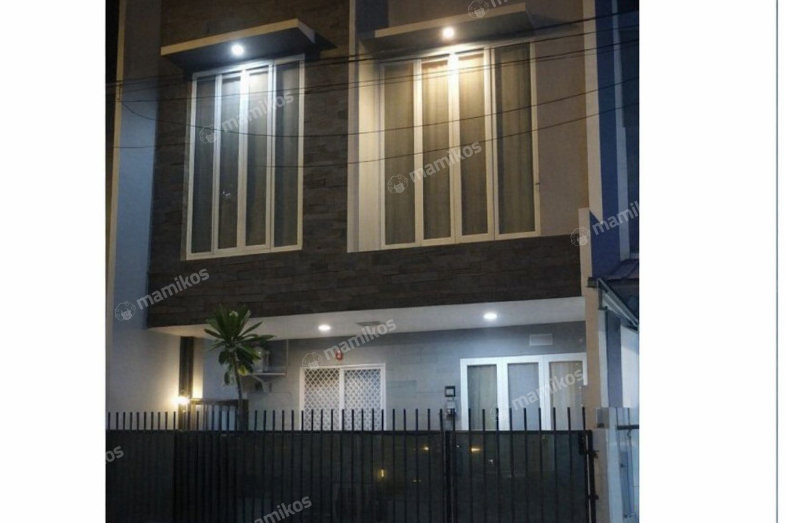 Rumah Sertifikat SHM 6 Kamar Tidur 3 Kamar Mandi Taman Palem Jakarta Barat