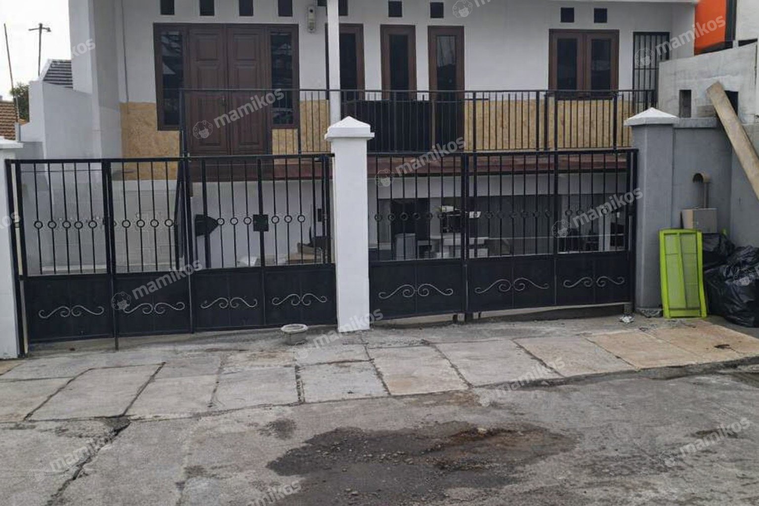 Rumah Sertifikat SHM 6 Kamar Tidur 4 Kamar Mandi Gandaria Jakarta Selatan