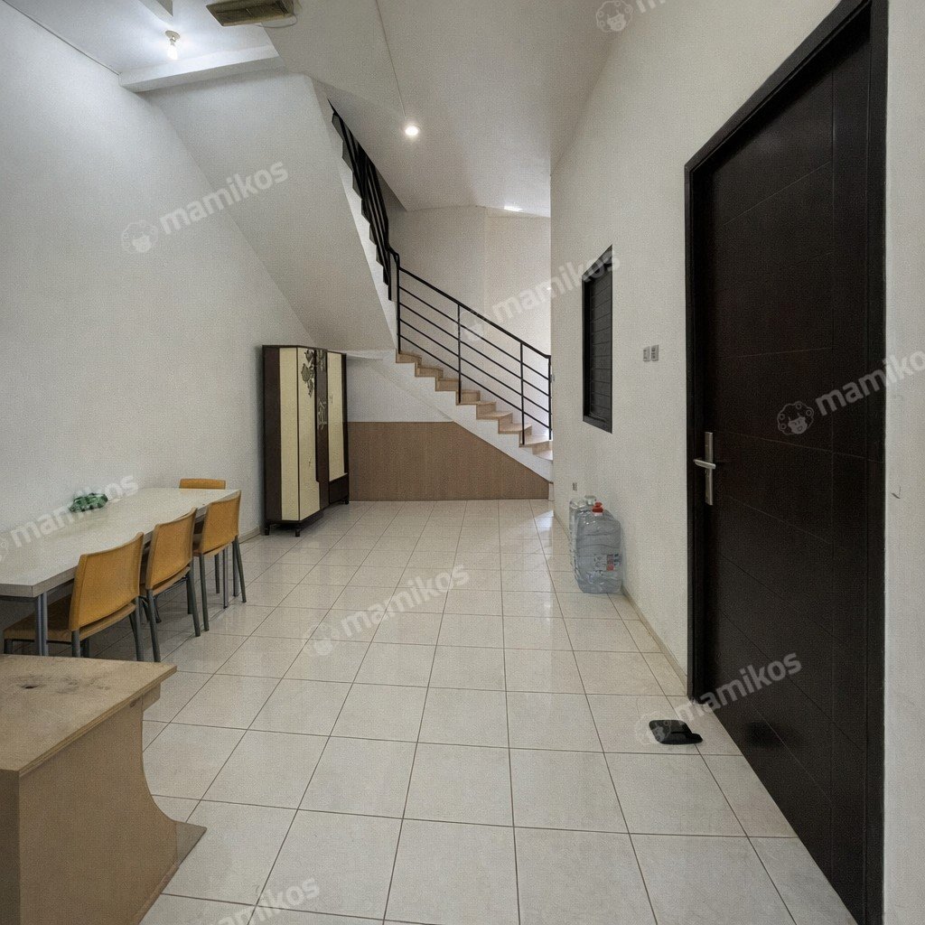 Rumah Sertifikat SHM 5 Kamar Tidur 3 Kamar Mandi Taman Ratu Jakarta Barat - Photo 5