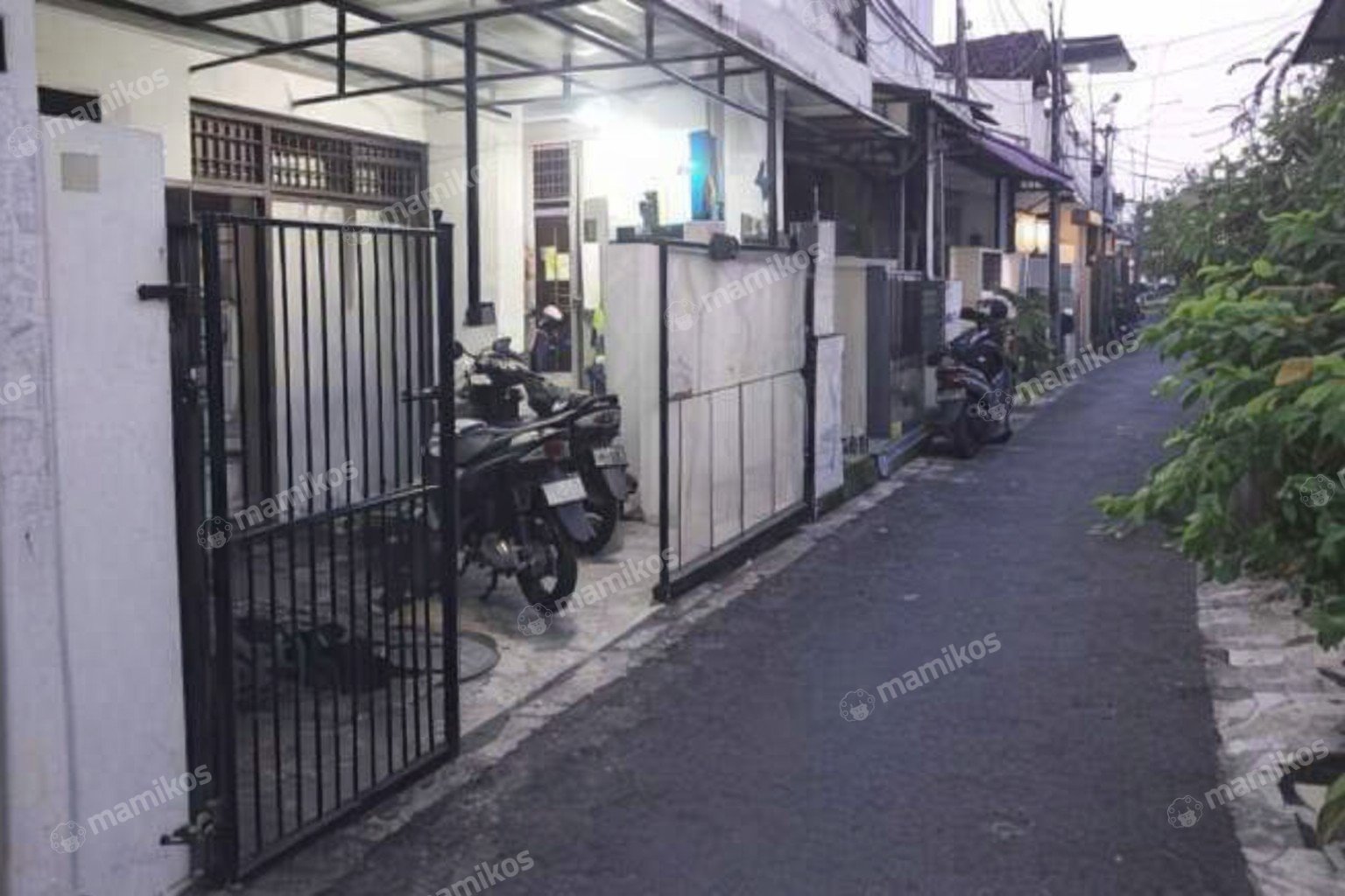 Rumah Sertifikat SHM 5 Kamar Tidur 2 Kamar Mandi Tanjung Duren Selatan Jakarta Barat - Photo 2