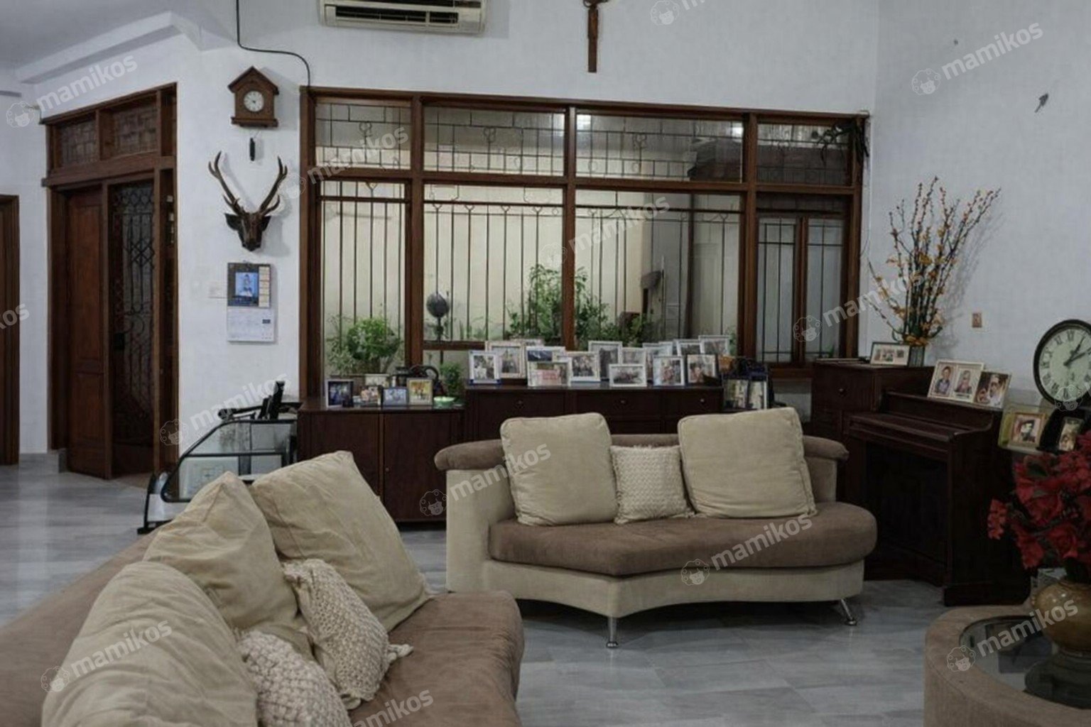 Rumah Sertifikat SHM 4 Kamar Tidur 3 Kamar Mandi Intercon Jakarta Barat