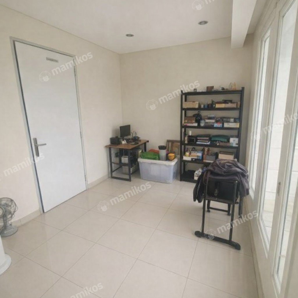 Rumah Sertifikat SHM 2 Kamar Tidur 2 Kamar Mandi Taman Surya Jakarta Barat - Photo 2