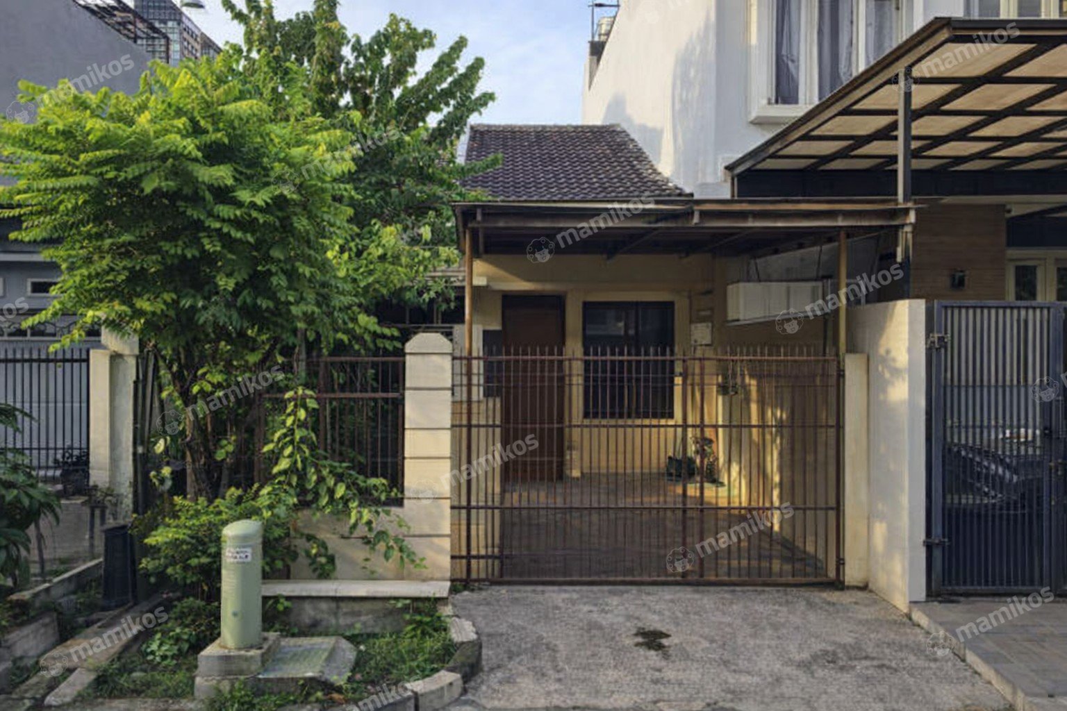 Rumah Sertifikat SHM 2 Kamar Tidur 1 Kamar Mandi Intercon Jakarta Barat