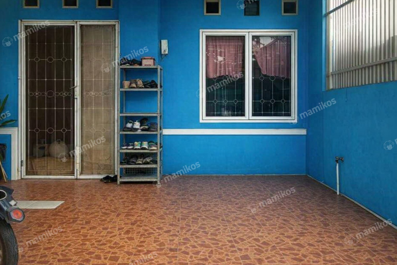 Rumah Sertifikat SHM 5 Kamar Tidur 2 Kamar Mandi Taman Palem Jakarta Barat