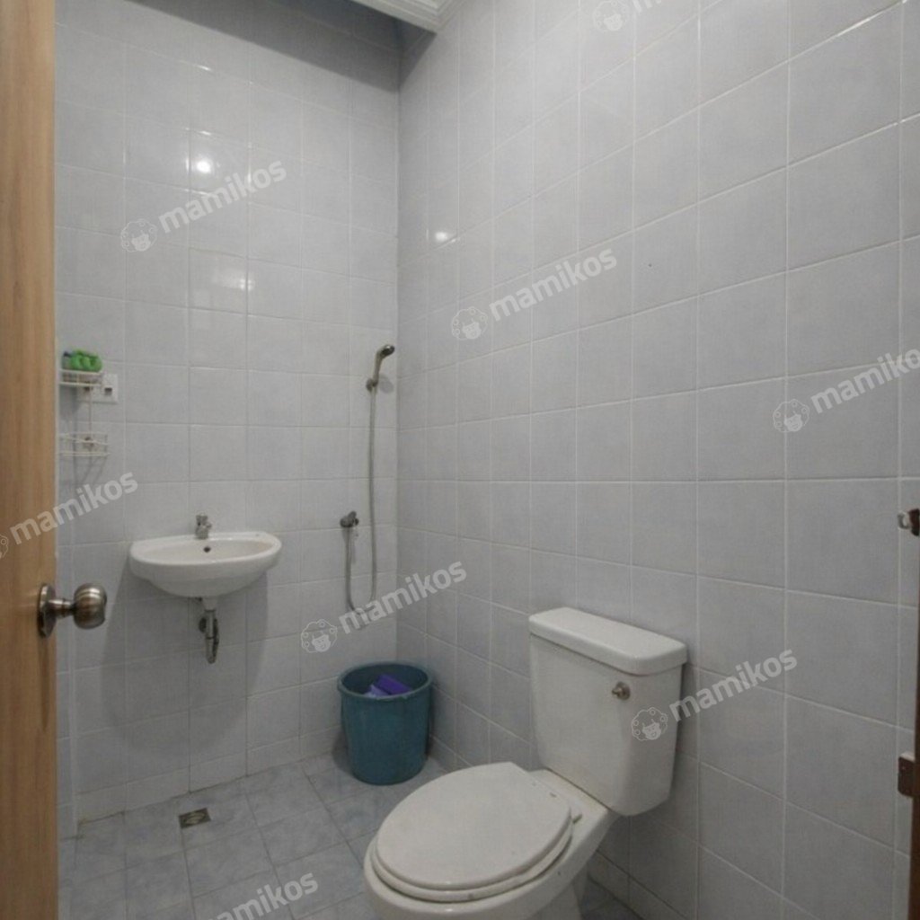 Rumah Sertifikat SHM 4 Kamar Tidur 2 Kamar Mandi Taman Ratu Jakarta Barat - Photo 5