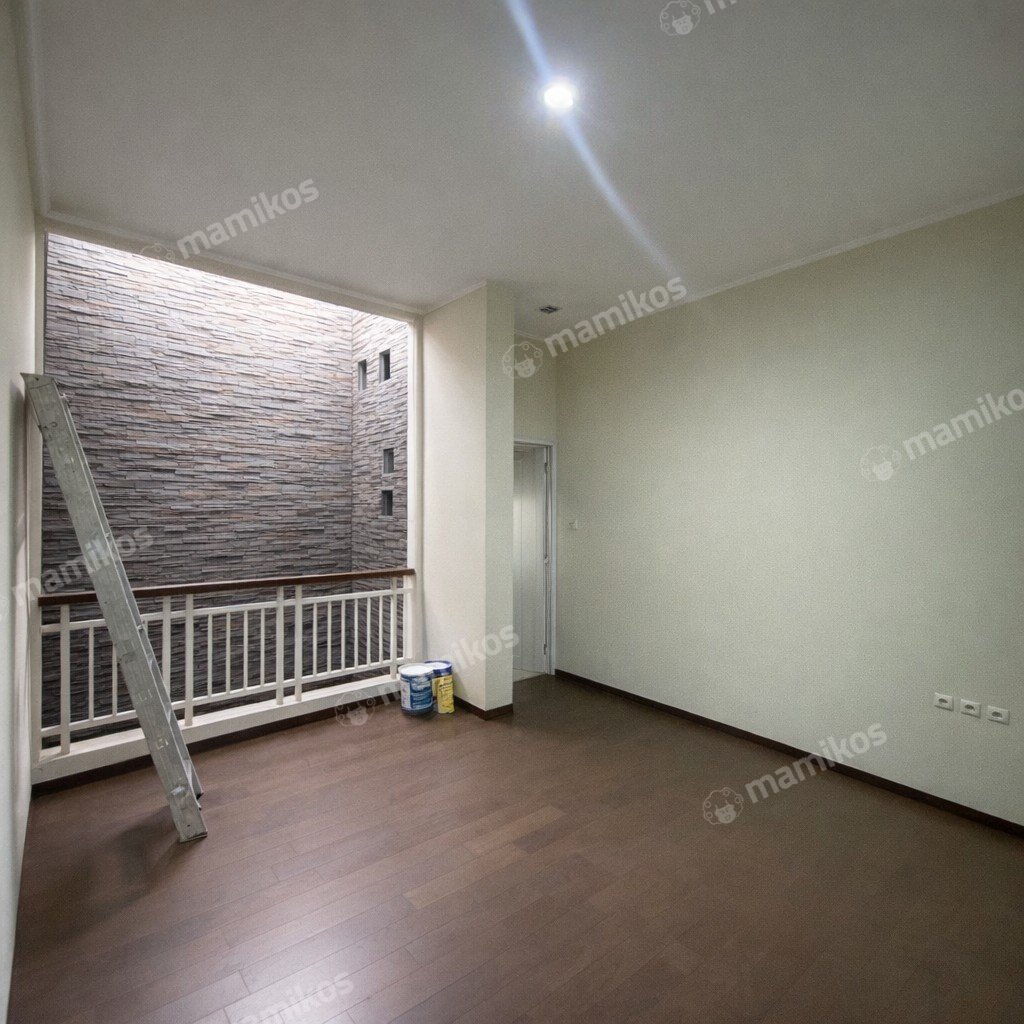Rumah Sertifikat SHM 3 Kamar Tidur 3 Kamar Mandi Kota Wisata Jakarta Timur - Photo 5
