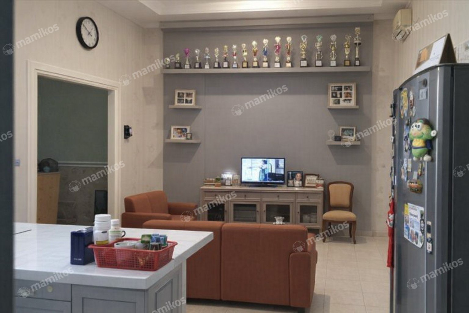 Rumah Sertifikat SHM 5 Kamar Tidur 6 Kamar Mandi Taman Surya Jakarta Barat